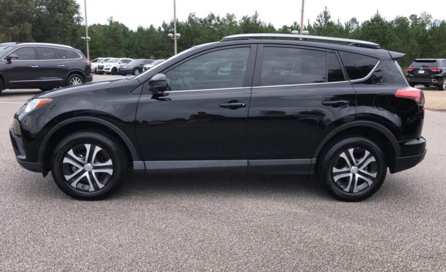 2017 Toyota RAV4 LE 2T3ZFREV5HW345689