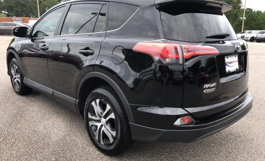 2017 Toyota RAV4 LE 2T3ZFREV5HW345689