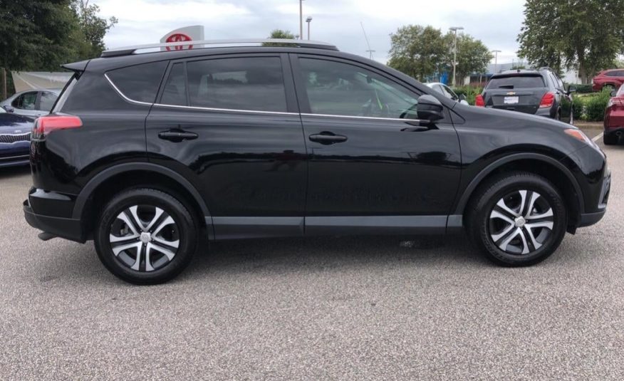 2017 Toyota RAV4 LE 2T3ZFREV5HW345689